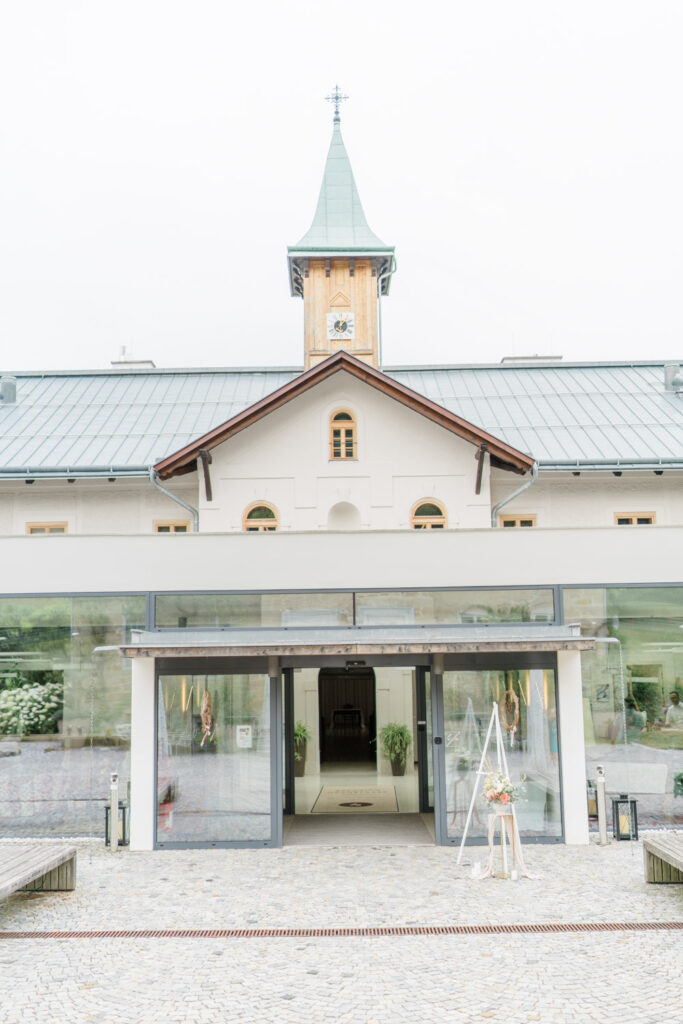 Hochzeitslocation Refugium Hochstrass heiraten, Berge Hochzeit, am Wasser heiraten Niederösterreich, Seehochzeit, Hochzeit am Teich, Refugium Hochstrass heiraten, Traubogen, Hochzeitslocation Wien Umgebung