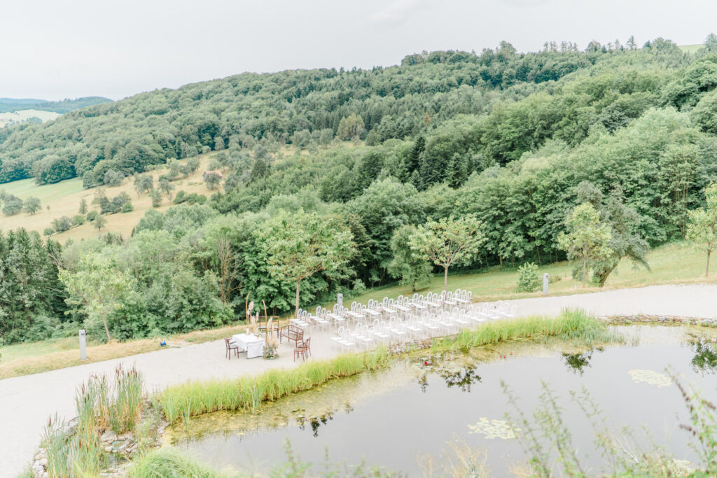 Hochzeitslocation Refugium Hochstrass heiraten, Berge Hochzeit, am Wasser heiraten Niederösterreich, Seehochzeit, Hochzeit am Teich, Refugium Hochstrass heiraten, Traubogen, Hochzeitslocation Wien Umgebung