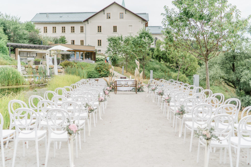 Hochzeitslocation Refugium Hochstrass heiraten, Berge Hochzeit, am Wasser heiraten Niederösterreich, Seehochzeit, Hochzeit am Teich, Refugium Hochstrass heiraten, Traubogen, Hochzeitslocation Wien Umgebung