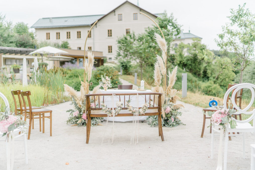 Hochzeitslocation Refugium Hochstrass heiraten, Berge Hochzeit, am Wasser heiraten Niederösterreich, Seehochzeit, Hochzeit am Teich, Refugium Hochstrass heiraten, Traubogen, Hochzeitslocation Wien Umgebung