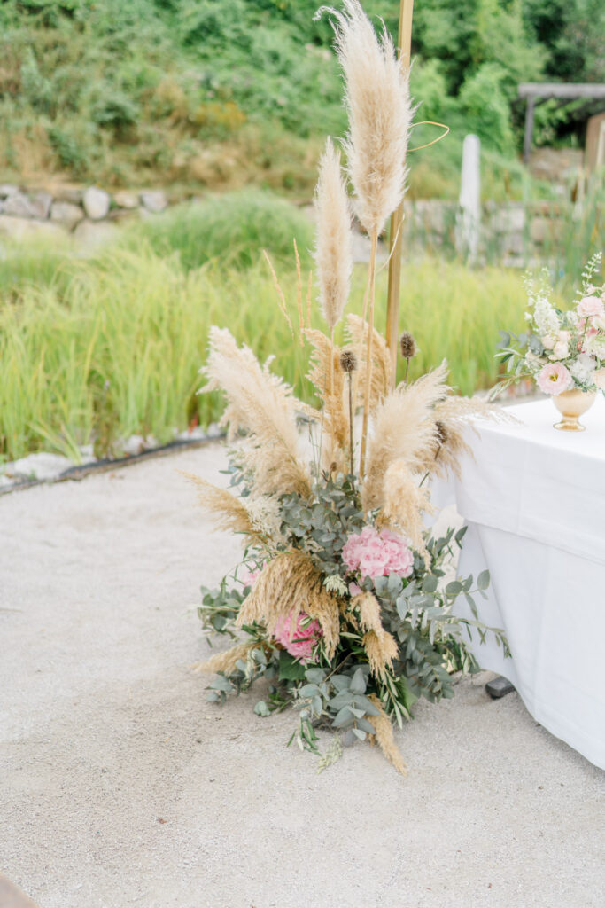 Hochzeitslocation Refugium Hochstrass heiraten, Berge Hochzeit, am Wasser heiraten Niederösterreich, Seehochzeit, Hochzeit am Teich, Refugium Hochstrass heiraten, Traubogen, Hochzeitslocation Wien Umgebung