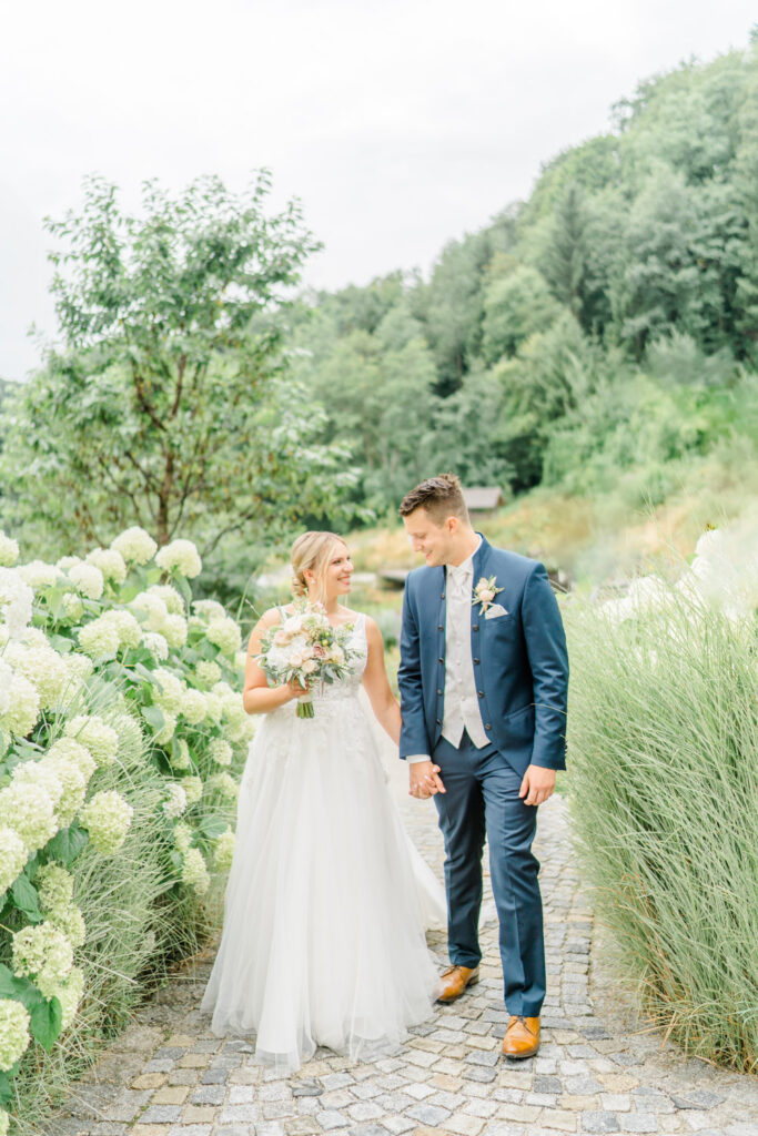 Hochzeitslocation Refugium Hochstrass heiraten, Berge Hochzeit, am Wasser heiraten Niederösterreich, Seehochzeit, Hochzeit am Teich, Refugium Hochstrass heiraten, Traubogen, Hochzeitslocation Wien Umgebung