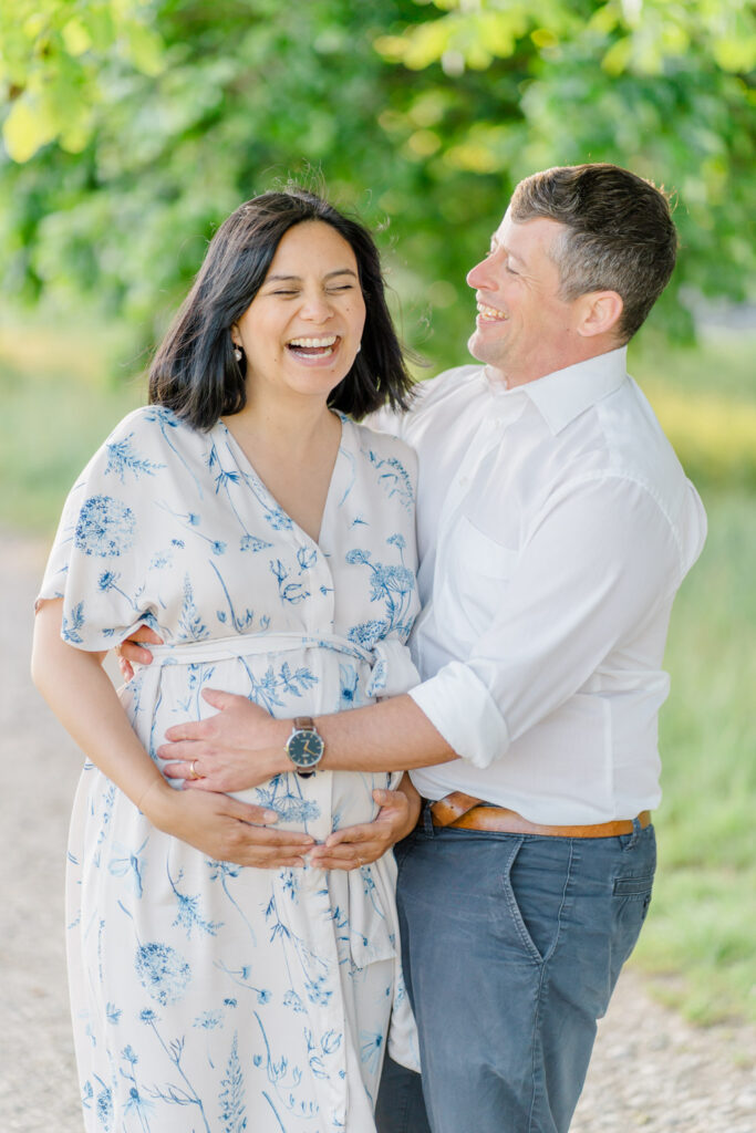 Schwangerschaftsfotos Wien im Grünen elegant