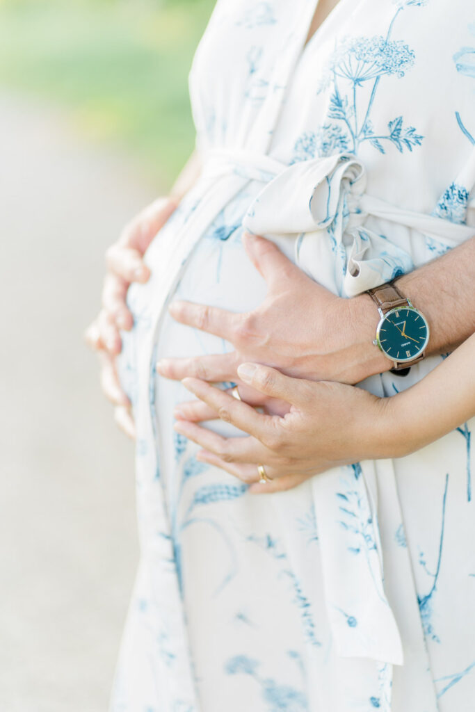 Schwangerschaftsfotos Wien im Grünen elegant