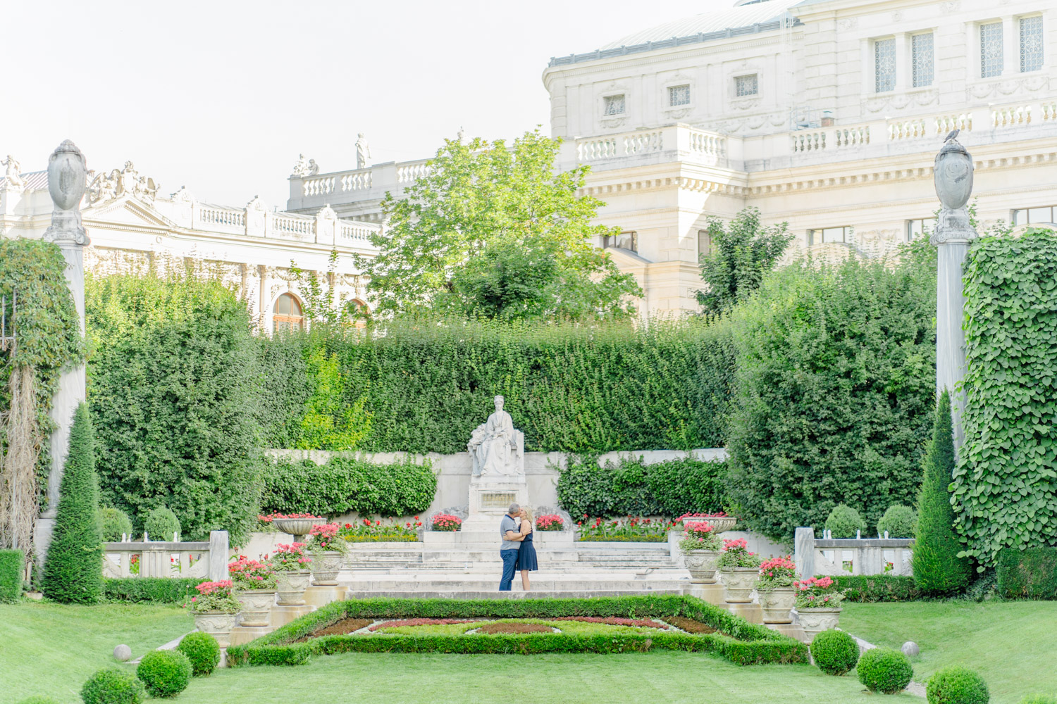 Paarfotos von einem 50+ Pärchen im Volksgarten Wien