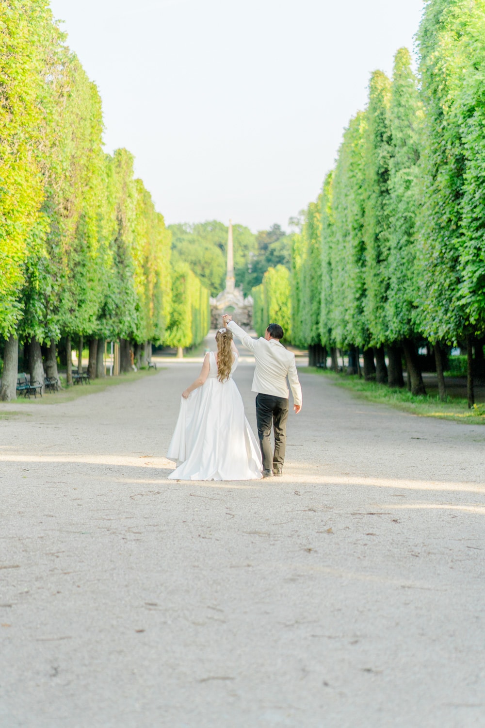 Hochzeit Schönbrunn, Schloss Schönbrunn heiraten, Apothekertrakt, Palace Schönbrunn, Spaziergang im Schlosspark und am Schloss mit Brautpaar