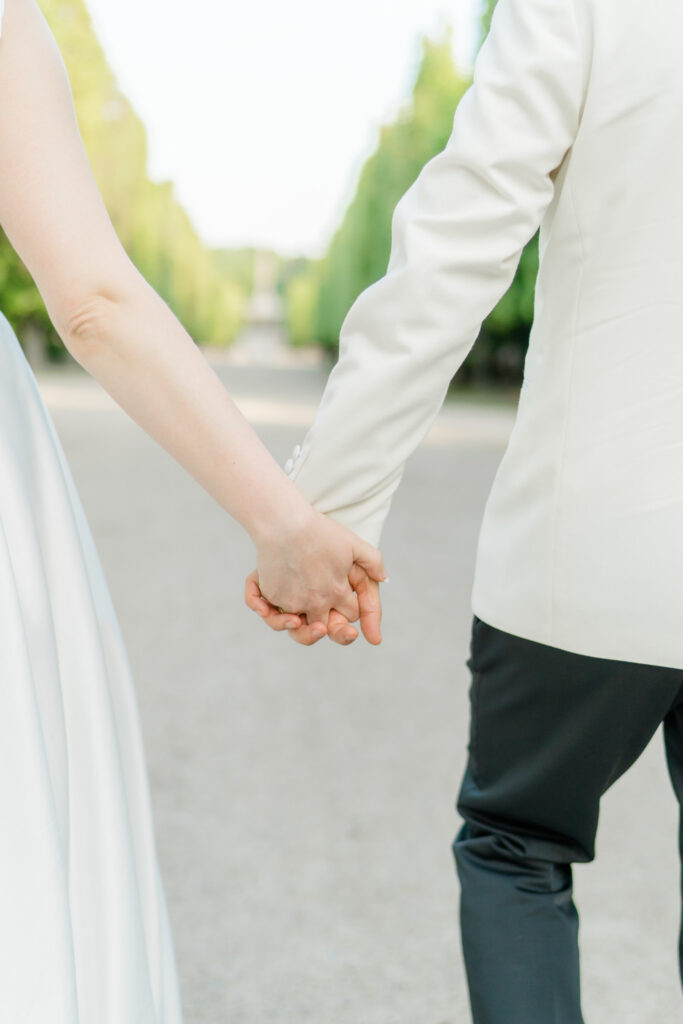 Hochzeit Schönbrunn, Schloss Schönbrunn heiraten, Apothekertrakt, Palace Schönbrunn, Spaziergang im Schlosspark und am Schloss mit Brautpaar