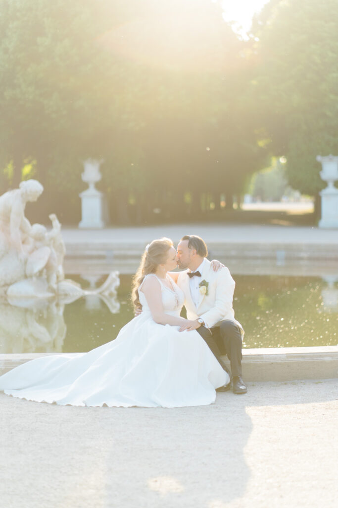 Hochzeit Schönbrunn, Schloss Schönbrunn heiraten, Apothekertrakt, Palace Schönbrunn, Spaziergang im Schlosspark und am Schloss mit Brautpaar