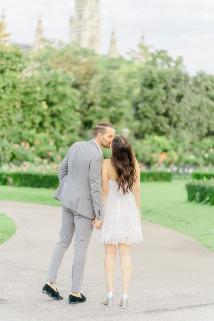 Paarfotos Innenstadt Wien Hochzeit Innenstadt Wien Babybauchfotos Innenstadt Wien Pärchen Spaziergang durch die Innenstadt Wien mit Paarfotografin Fotografin, Hochzeitsfotografin
