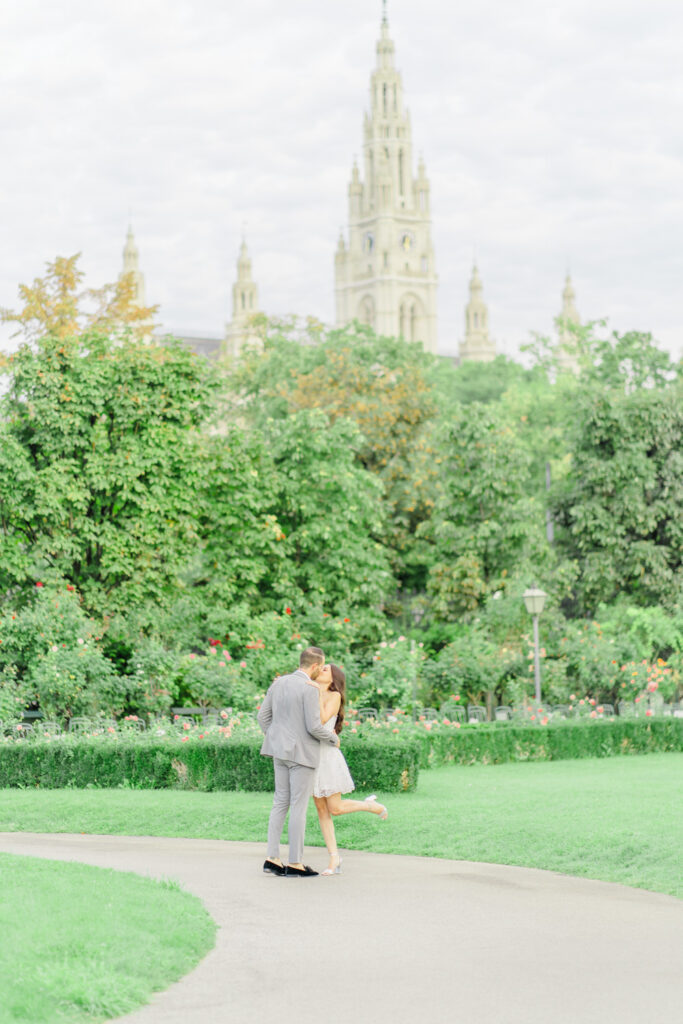 Paarfotos Innenstadt Wien Hochzeit Innenstadt Wien Babybauchfotos Innenstadt Wien Pärchen Spaziergang durch die Innenstadt Wien mit Paarfotografin Fotografin, Hochzeitsfotografin