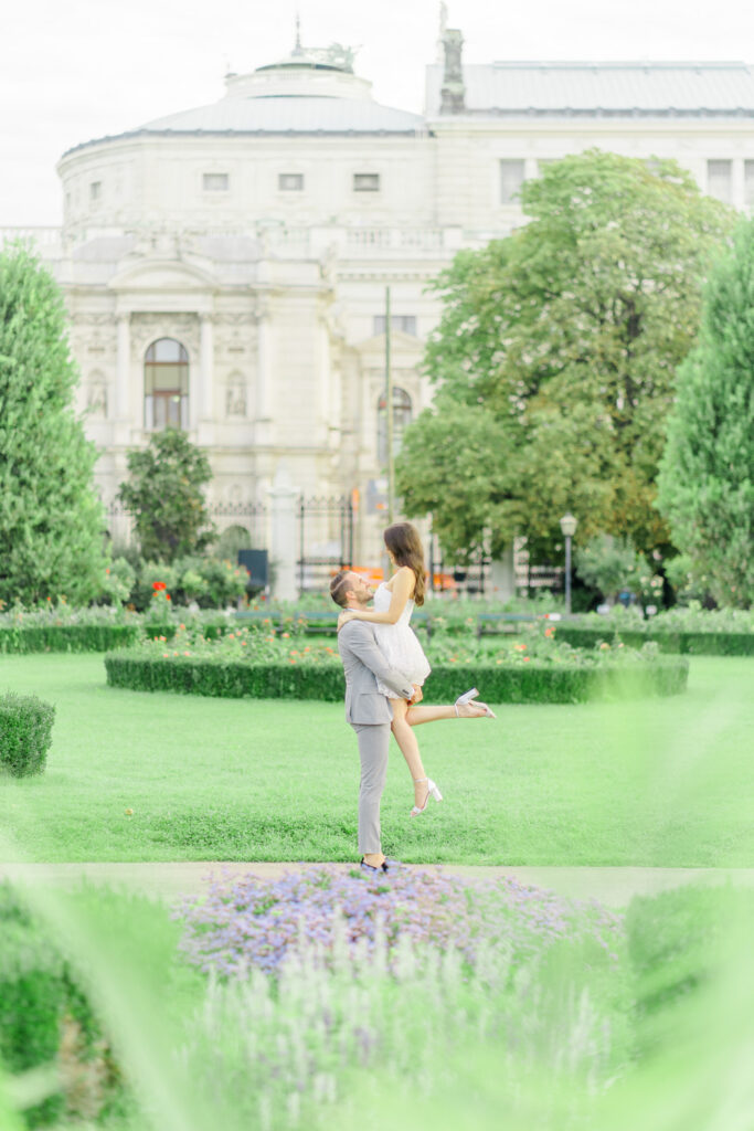 Paarfotos Innenstadt Wien Hochzeit Innenstadt Wien Babybauchfotos Innenstadt Wien Pärchen Spaziergang durch die Innenstadt Wien mit Paarfotografin Fotografin, Hochzeitsfotografin