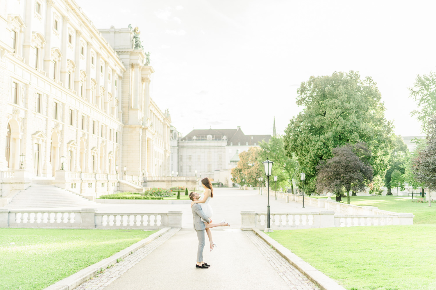 Paarfotos Innenstadt Wien Hochzeit Innenstadt Wien Babybauchfotos Innenstadt Wien Pärchen Spaziergang durch die Innenstadt Wien mit Paarfotografin Fotografin, Hochzeitsfotografin