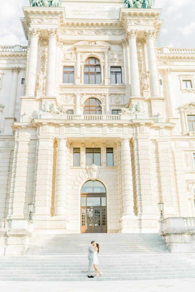 Paarfotos Innenstadt Wien Hochzeit Innenstadt Wien Babybauchfotos Innenstadt Wien Pärchen Spaziergang durch die Innenstadt Wien mit Paarfotografin Fotografin, Hochzeitsfotografin