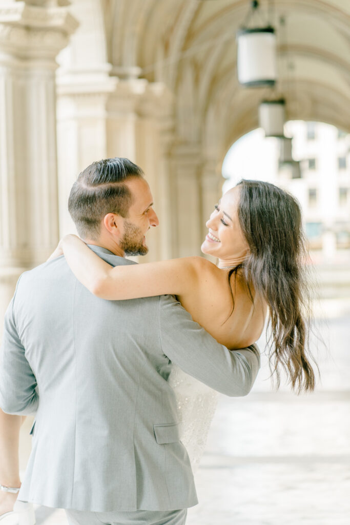 Paarfotos Innenstadt Wien Hochzeit Innenstadt Wien Babybauchfotos Innenstadt Wien Pärchen Spaziergang durch die Innenstadt Wien mit Paarfotografin Fotografin, Hochzeitsfotografin