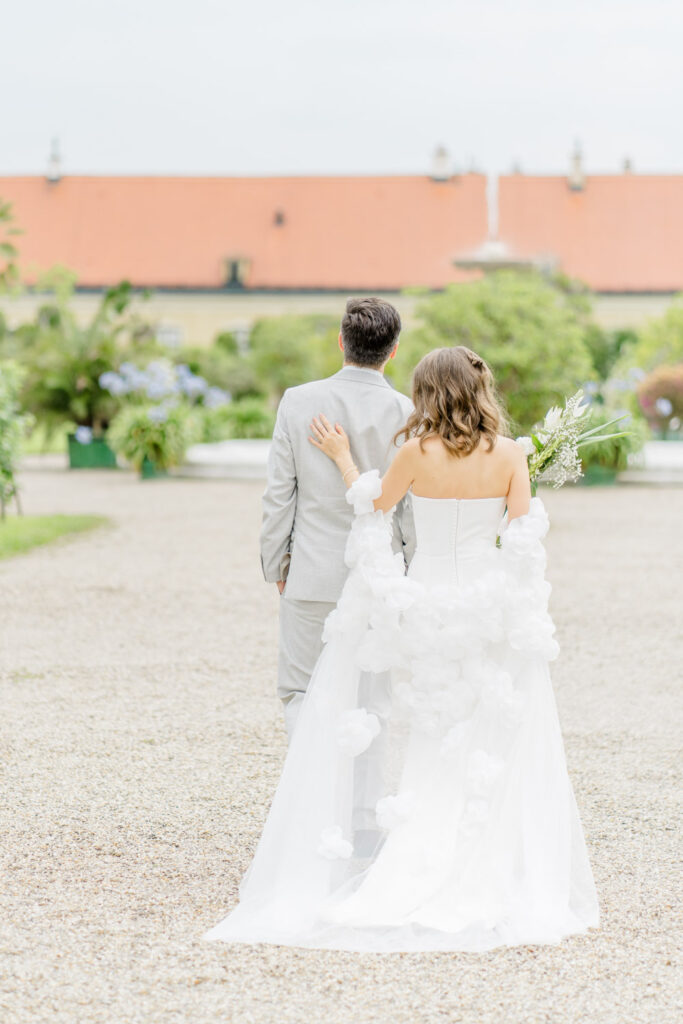 Brautpaarfotos Paarfotos im Park der Orangerie Schloss Schönbrunn