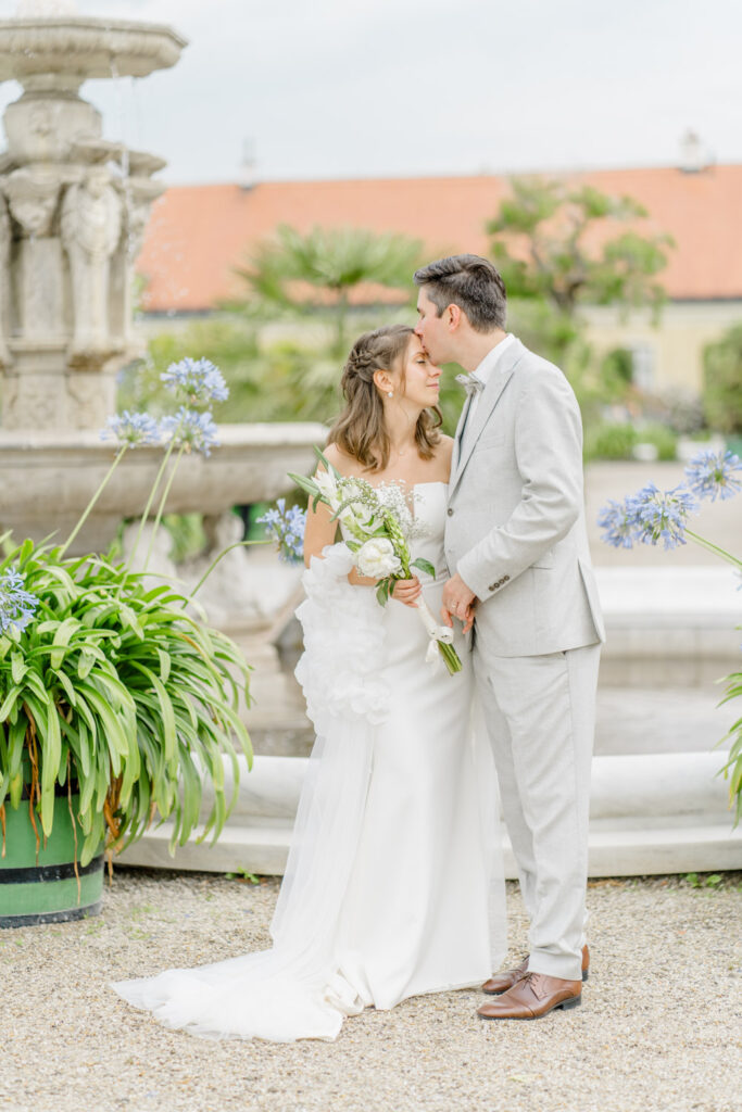 Brautpaarfotos Paarfotos im Park der Orangerie Schloss Schönbrunn