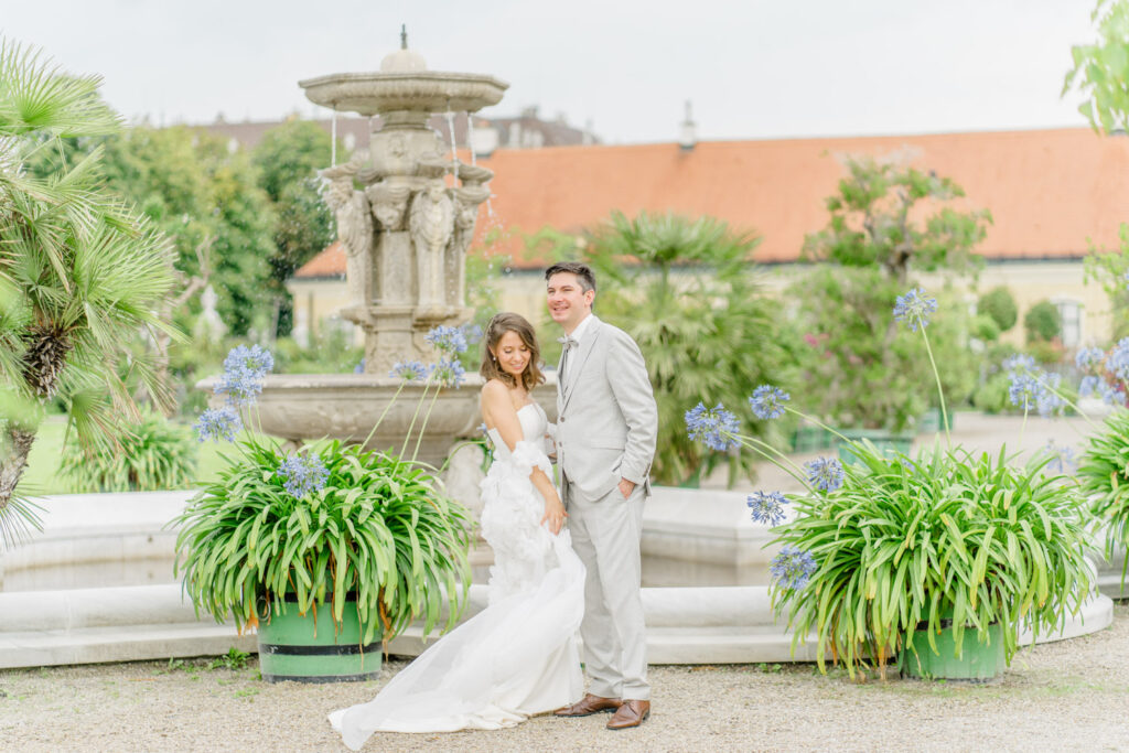 Brautpaarfotos Paarfotos im Park der Orangerie Schloss Schönbrunn